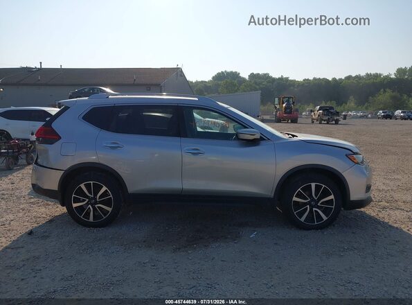 JN8AT2MV8HW258440 2017 NISSAN ROGUE Silver Սալոնի հետևի տեսք