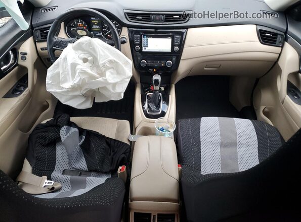 JN8AT2MV8HW267252 2017 NISSAN ROGUE Красный Вид панели приборов
