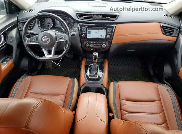 JN8AT2MV8HW270703 2017 NISSAN ROGUE White Вид панелі приладів