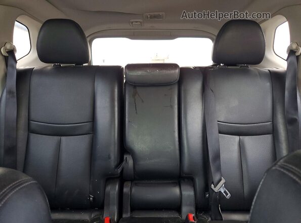 JN8AT2MV8JW318495 2018 NISSAN ROGUE Черный Вид задних сидений