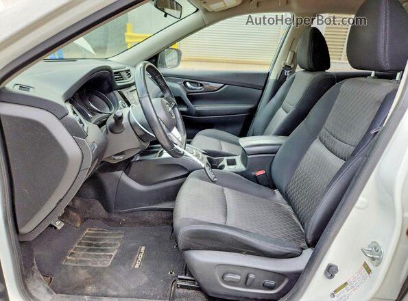 JN8AT2MVXHW008875 2017 NISSAN ROGUE White Вид салону спереду