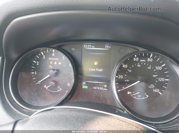 JN8AT2MVXHW014384 2017 NISSAN ROGUE Белый Вид задних сидений