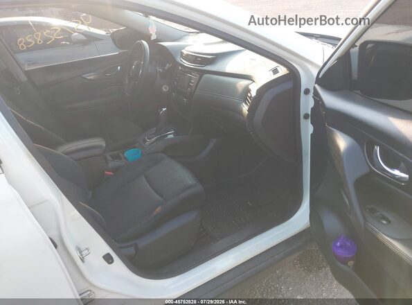 JN8AT2MVXHW014384 2017 NISSAN ROGUE Белый Вид салона спереди