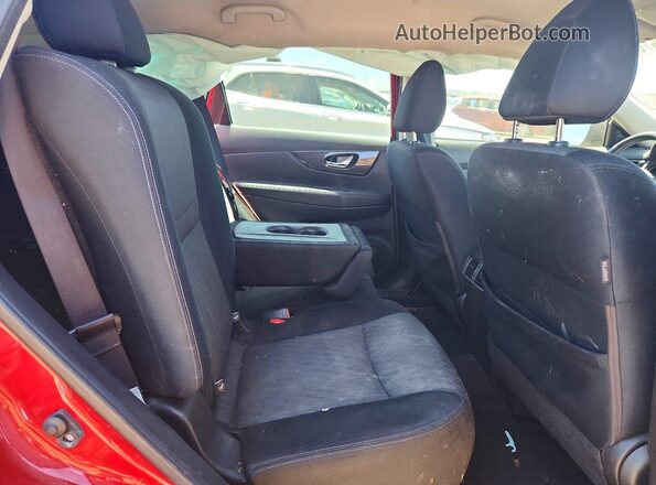 JN8AT2MVXHW274946 2017 NISSAN ROGUE Red Widok tylnych siedzeń