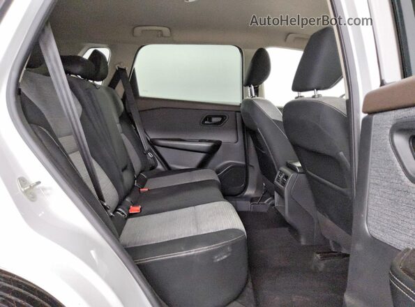 JN8AT3AA0MW016145 2021 NISSAN ROGUE Белый Вид задней части салона