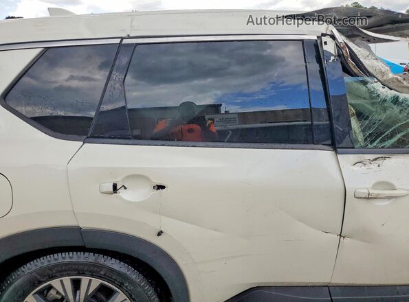 JN8AT3BA7MW022099 2021 NISSAN ROGUE Белый Вид задней части салона