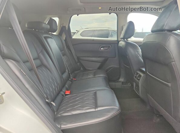 JN8AT3DD2MW303072 2021 NISSAN ROGUE Белый Вид задней части салона