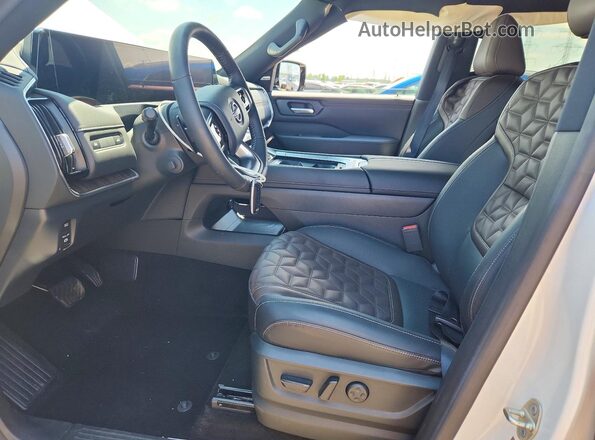 JN8AY3EB9S9101839 2025 NISSAN ARMADA White Widok wnętrza z przodu