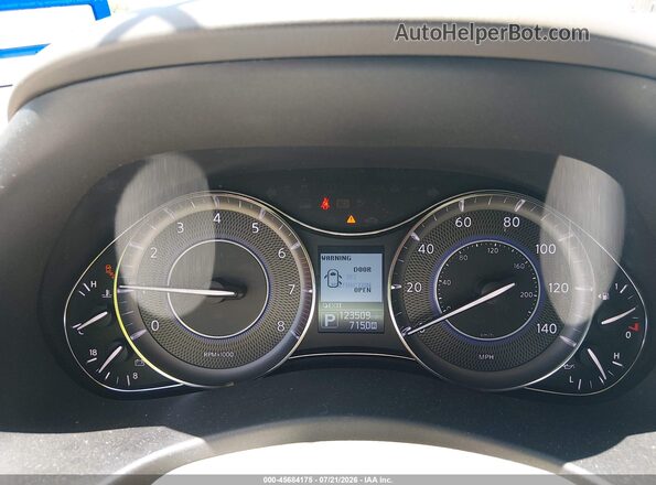 JN8AZ2NF4G9611792 2016 INFINITI QX80 Blue Rear seats view