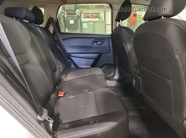 JN8BT3ABXSW418278 2025 NISSAN ROGUE White Սալոնի հետևի տեսք
