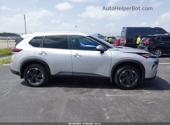 JN8BT3BA1RW351165 2024 NISSAN ROGUE Серебряный Вид задней части салона