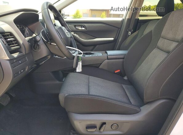 JN8BT3BA1SW009396 2025 NISSAN ROGUE White Widok wnętrza z przodu