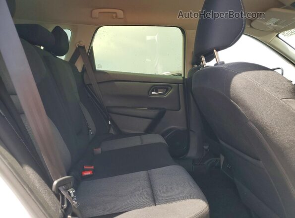 JN8BT3BA1SW009396 2025 NISSAN ROGUE White Widok wnętrza z tyłu