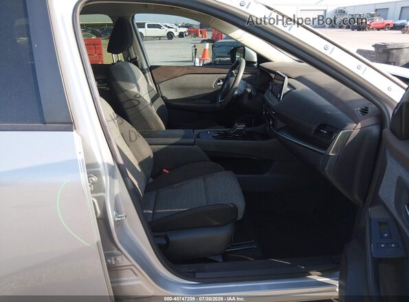 JN8BT3BA3PW416286 2023 NISSAN ROGUE Silver Вид салону спереду