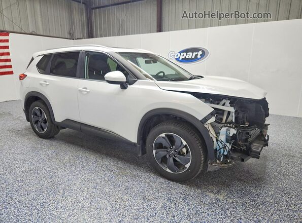 JN8BT3BA4SW005956 2025 NISSAN ROGUE White Delantero derecho