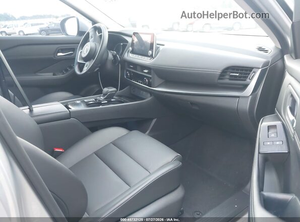 JN8BT3BA6RW002941 2024 NISSAN ROGUE Silver Вид салону спереду
