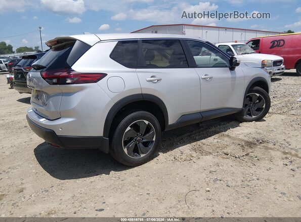 JN8BT3BA8RW354354 2024 NISSAN ROGUE Серебряный Задняя правая четверть