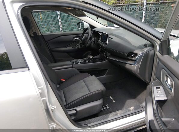 JN8BT3BB5SW158368 2025 NISSAN ROGUE Серебряный Вид салона спереди
