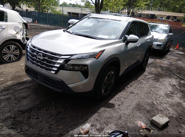 JN8BT3BB5SW158368 2025 NISSAN ROGUE Серебряный Передняя левая четверть