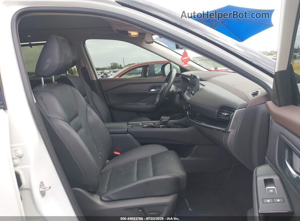 JN8BT3CA0PW005362 2023 NISSAN ROGUE Белый Вид салона спереди