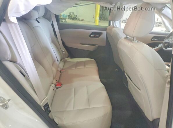 JN8BT3CA0PW426210 2023 NISSAN ROGUE White Widok wnętrza z tyłu