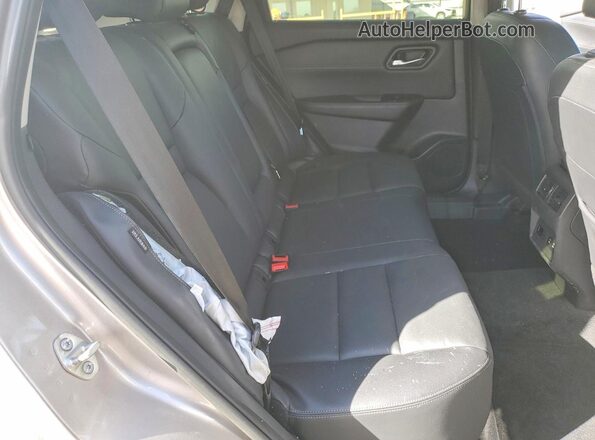 JN8BT3CA2RW360603 2024 NISSAN ROGUE Gray Vista interior trasera