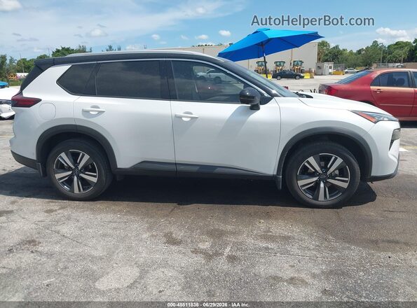 JN8BT3CB1RW449524 2024 NISSAN ROGUE White Widok wnętrza z tyłu