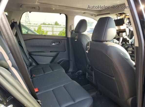JN8BT3CB3PW215284 2023 NISSAN ROGUE Черный Вид задней части салона