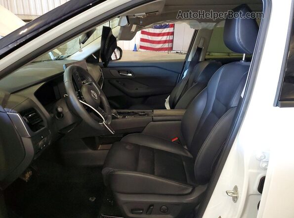 JN8BT3CB8RW439752 2024 NISSAN ROGUE White Front interior view