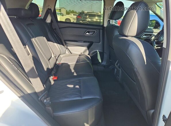 JN8BT3DCXRW380341 2024 NISSAN ROGUE White Rear interior view