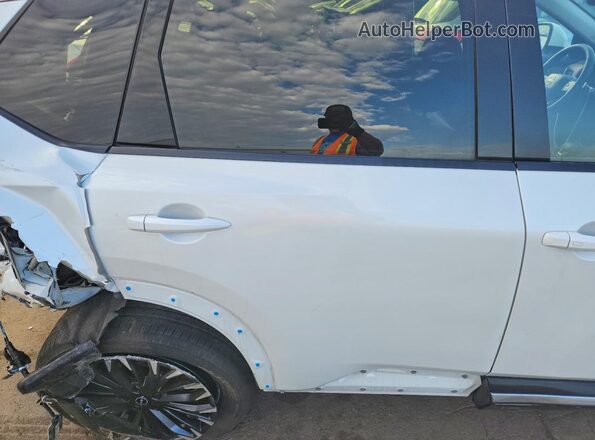 JN8BT3DD5SW303262 2025 NISSAN ROGUE White Вид задньої частини салону