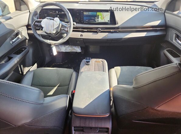 JN8CF0BF8SM768791 2025 NISSAN ARIYA Silver Vista del salpicadero