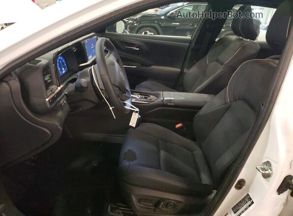 JTDAAAAF0T3040107 2026 TOYOTA CROWN Белый Вид салона спереди