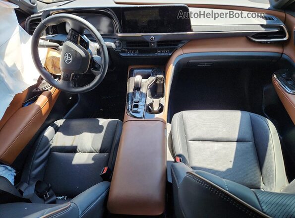 JTDAAAAF1S3037988 2025 TOYOTA CROWN Gray Vista del salpicadero