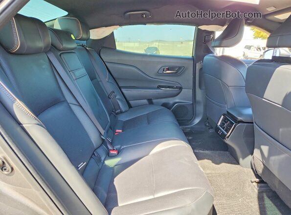 JTDAAAAF4S3038357 2025 TOYOTA CROWN Silver Vista de los asientos traseros