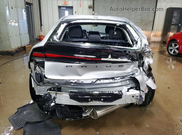 JTDACAAU2R3028395 2024 TOYOTA PRIUS Silver Вид ззаду
