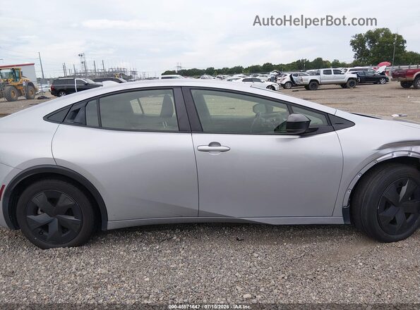 JTDACAAU3R3025781 2024 TOYOTA PRIUS Silver უკანა სალონის ხედი