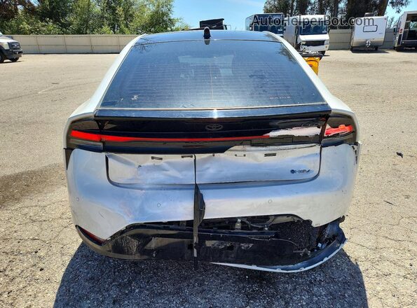 JTDACAAU3R3033962 2024 TOYOTA PRIUS White Rear view