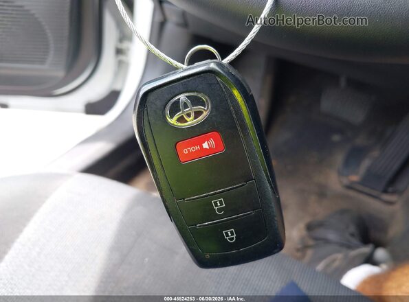 JTDACAAU5P3010034 2023 TOYOTA PRIUS White Вид панелі приладів