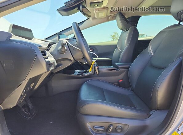 JTDACAAU6P3002718 2023 TOYOTA PRIUS Silver წინა სალონის ხედი