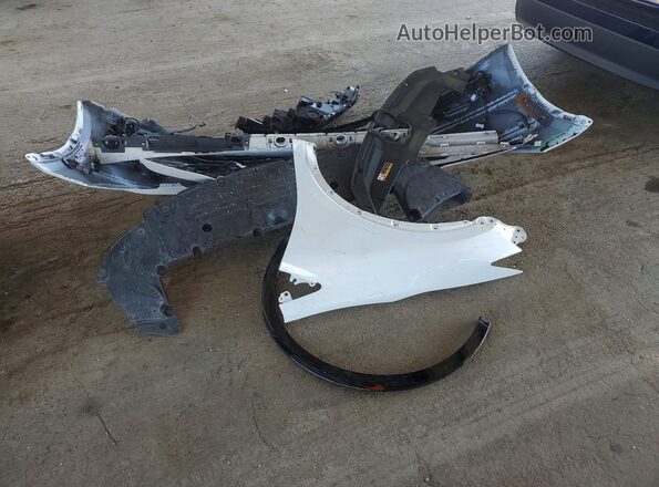 JTDACAAU6R3017870 2024 TOYOTA PRIUS White Widok komory silnika