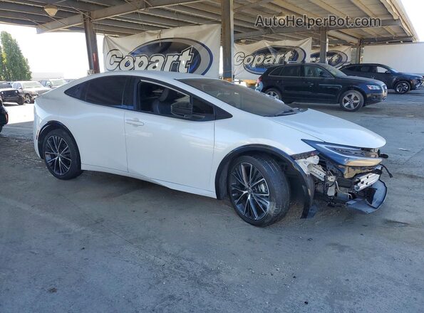 JTDACAAU6R3017870 2024 TOYOTA PRIUS White Przód prawy