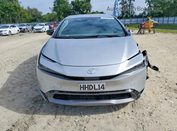 JTDACAAU6R3045264 2024 TOYOTA PRIUS Silver Widok z przodu