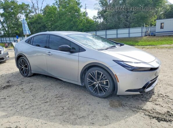 JTDACAAU6R3045264 2024 TOYOTA PRIUS Silver Przód prawy