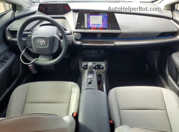 JTDACAAU6R3045264 2024 TOYOTA PRIUS Silver Widok deski rozdzielczej