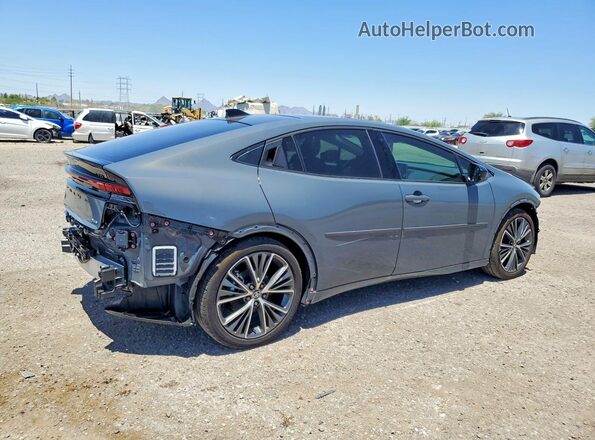 JTDACAAU6T3068874 2026 TOYOTA PRIUS Gray Trasero derecho
