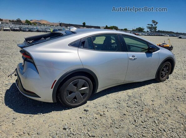 JTDACAAUXR3016513 2024 TOYOTA PRIUS Silver Trasero derecho