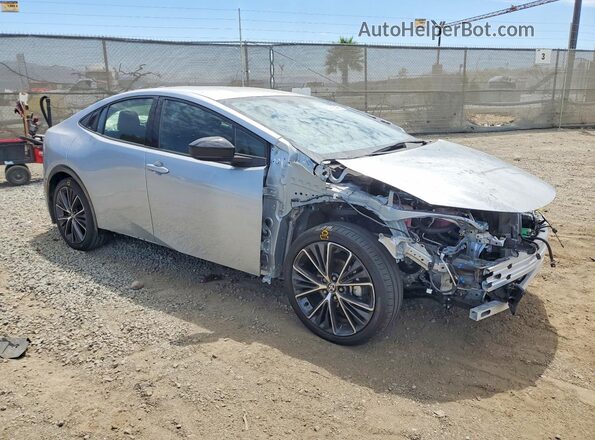 JTDACAAUXS3060579 2025 TOYOTA PRIUS Silver Delantero derecho