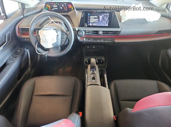 JTDACACU0R3037013 2024 TOYOTA PRIUS Silver Vista del salpicadero
