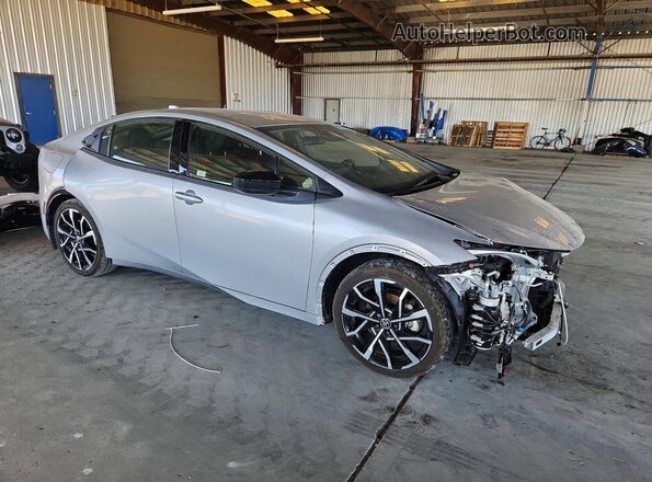 JTDACACU0R3037013 2024 TOYOTA PRIUS Silver Delantero derecho